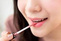 Terdapat beberapa jenis lipstik, mulai dari satin hingga mate. (foto:ilustrasi)